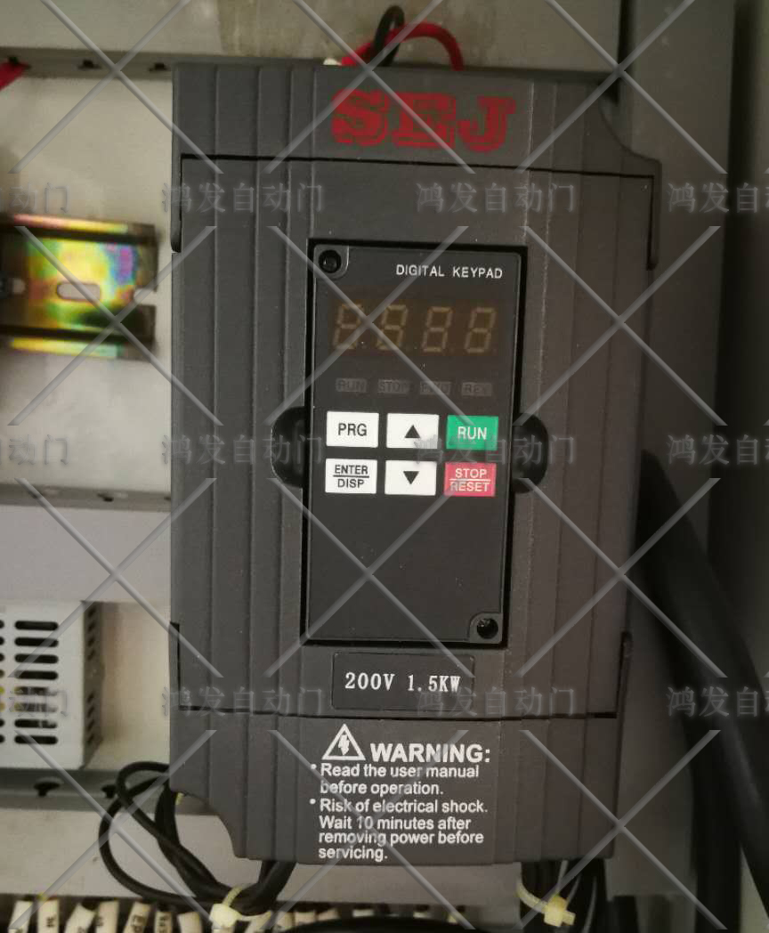 快速卷帘门电控箱内的sej变频器 快速卷帘门电控箱内的sej变频器