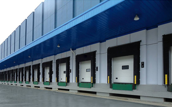 工业门使用卸货升降平台场景 工业门使用卸货升降平台场景